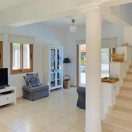 Large Luxury Private Sea View With Pool Makounta